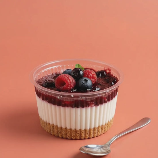 Cuillère dans un cheesecake Bakd fruits rouges, base biscuit
